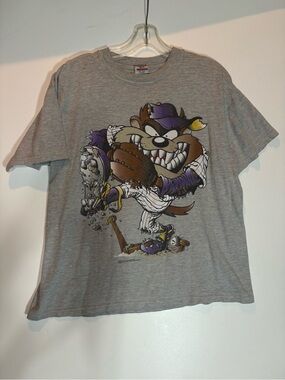Vintage Novel Tees 1995 Grey Taz MLB Graphic Shirt